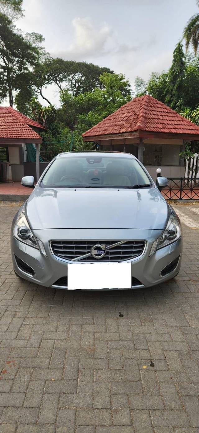 https://images10.gaadi.com/usedcar_image/3675741/original/processed_img2916250__used_car_2916250_1700208583.jpg?imwidth=6401
