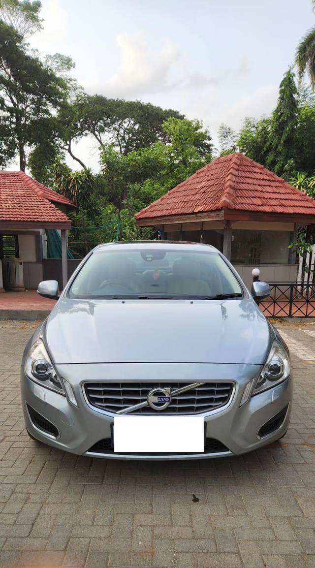 https://images10.gaadi.com/usedcar_image/3675741/original/processed_img2916250__used_car_2916250_1700208595.jpg?imwidth=6402