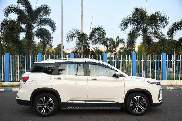 https://images10.gaadi.com/usedcar_image/3675750/original/img2916255__used_car_2916255_1700208708.jpg?imwidth=6401
