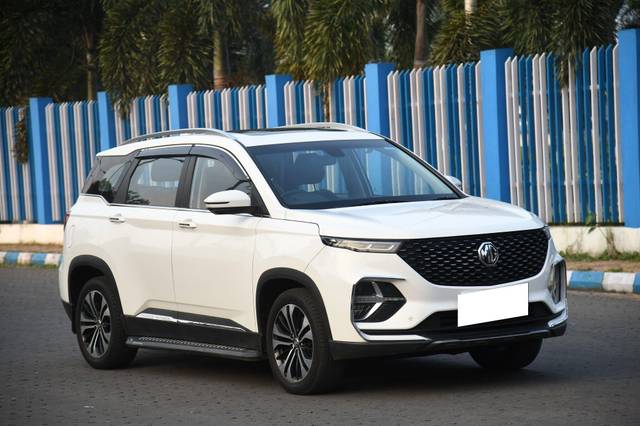 https://images10.gaadi.com/usedcar_image/3675750/original/processed_img2916255__used_car_2916255_1700208702.jpg?imwidth=6400