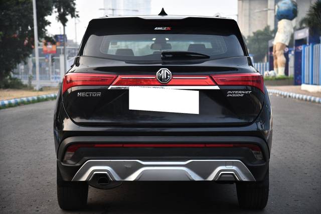 https://images10.gaadi.com/usedcar_image/3675763/original/processed_img2916263__used_car_2916263_1700209277.jpg?imwidth=6402