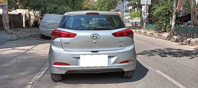 https://images10.gaadi.com/usedcar_image/3675784/original/processed_img2916275__used_car_2916275_1700209504.jpg?imwidth=6402