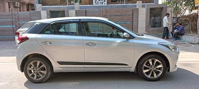 https://images10.gaadi.com/usedcar_image/3675784/original/processed_img2916275__used_car_2916275_1700209505.jpg?imwidth=6401
