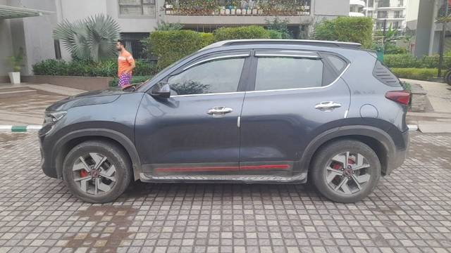 https://images10.gaadi.com/usedcar_image/3675813/original/10__VCC_IMG_1699598265900_1817807_95_1699598551.jpg?imwidth=6402