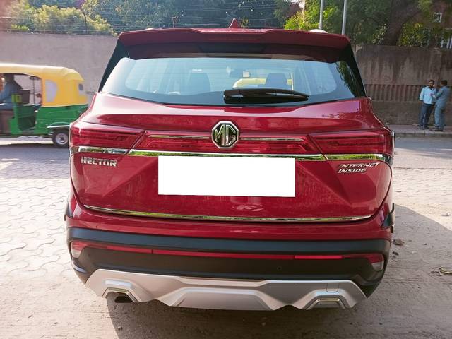 https://images10.gaadi.com/usedcar_image/3675830/original/processed_img2916302__used_car_2916302_1700210401.jpg?imwidth=6401