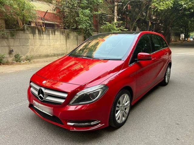 https://images10.gaadi.com/usedcar_image/3675854/original/processed_img2916315__used_car_2916315_1700211307.jpg?imwidth=6402