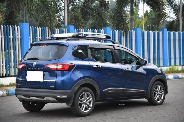 https://images10.gaadi.com/usedcar_image/3675877/original/processed_img2916332__used_car_2916332_1700211931.jpg?imwidth=6401