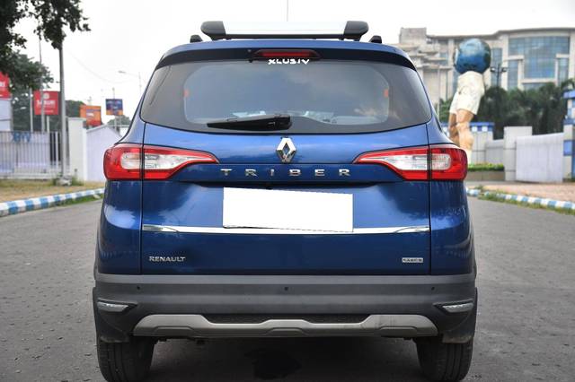 https://images10.gaadi.com/usedcar_image/3675877/original/processed_img2916332__used_car_2916332_1700211953.jpg?imwidth=6402