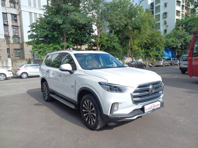 https://images10.gaadi.com/usedcar_image/3675882/original/processed_img2916336__usedcar_791541bb_b82a_44a6_be17_501aa03ba583_1541700211827_1700211859.jpg?imwidth=6400