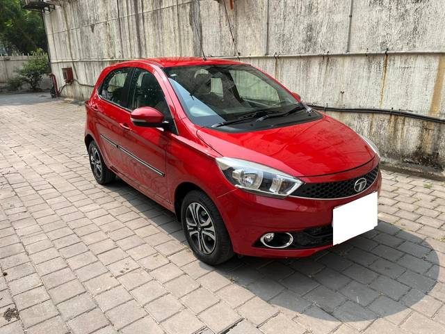 https://images10.gaadi.com/usedcar_image/3675935/original/processed_img2916362__used_car_2916362_1700213729.jpg?imwidth=6400