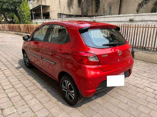https://images10.gaadi.com/usedcar_image/3675935/original/processed_img2916362__used_car_2916362_1700213732.jpg?imwidth=6402
