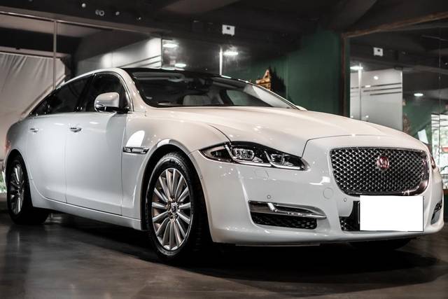 https://images10.gaadi.com/usedcar_image/3675937/original/processed_img2916364__used_car_2916364_1700213818.jpg?imwidth=6400
