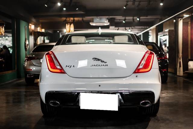 https://images10.gaadi.com/usedcar_image/3675937/original/processed_img2916364__used_car_2916364_1700213829.jpg?imwidth=6402