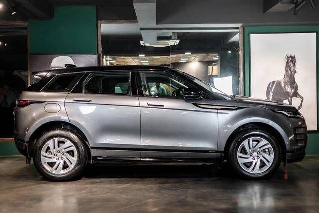 https://images10.gaadi.com/usedcar_image/3675948/original/img2916370__used_car_2916370_1700214155.jpg?imwidth=6401