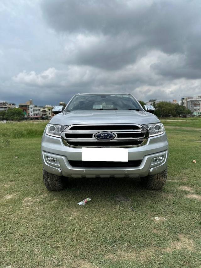 https://images10.gaadi.com/usedcar_image/3675975/original/processed_img2916384__used_car_2916384_1700215119.jpg?imwidth=6400