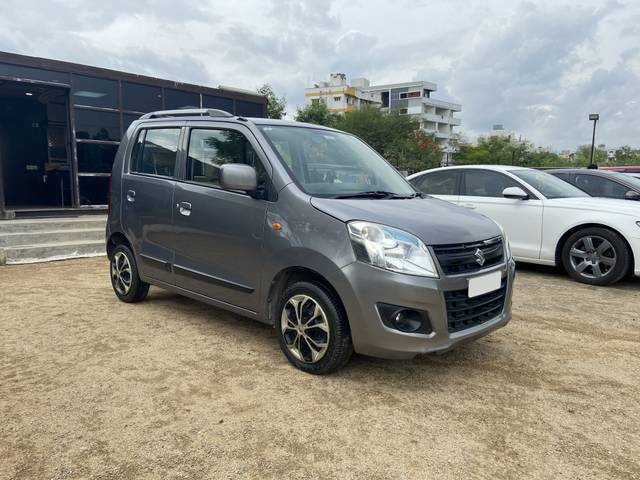 https://images10.gaadi.com/usedcar_image/3675998/original/img2916396__usedcar_4_2021700215727_1700215775.jpg?imwidth=6400
