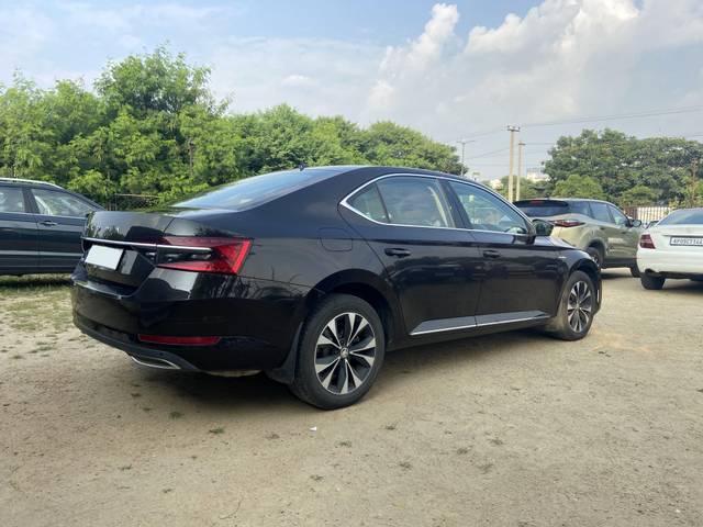 https://images10.gaadi.com/usedcar_image/3676017/original/processed_img2916407__usedcar_img_5339_2021700216177_1700216234.jpg?imwidth=6402