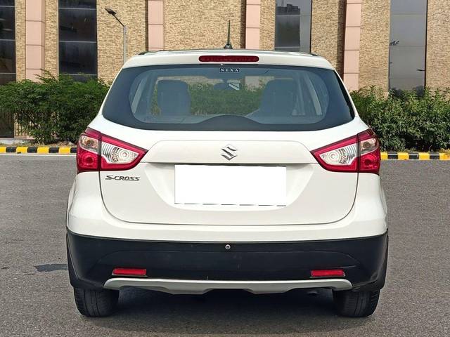 https://images10.gaadi.com/usedcar_image/3676019/original/processed_img2916408__used_car_2916408_1700216422.jpg?imwidth=6402