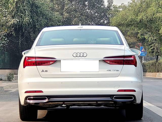 https://images10.gaadi.com/usedcar_image/3676057/original/processed_img2916433__used_car_2916433_1700218338.jpg?imwidth=6402