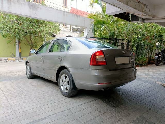 https://images10.gaadi.com/usedcar_image/3676066/original/processed_img2916437__usedcar_img20230614180324_2916437_1700218190.jpg?imwidth=6402