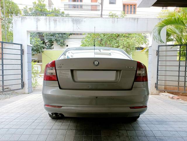 https://images10.gaadi.com/usedcar_image/3676066/original/processed_img2916437__usedcar_img20230614180349_2916437_1700218189.jpg?imwidth=6401