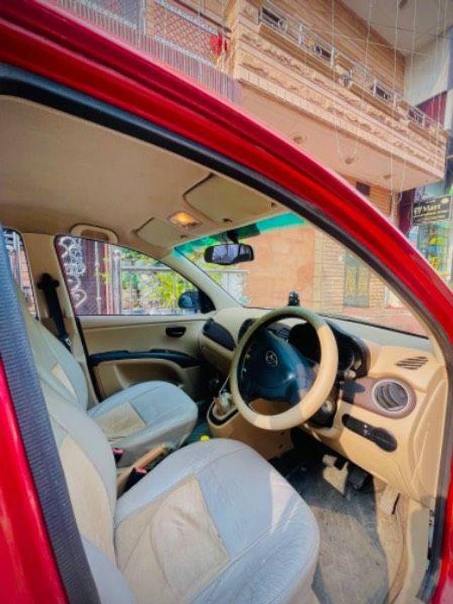 https://images10.gaadi.com/usedcar_image/3676163/original/processed_568cfa06-81a8-4147-878c-32f6d782d69f.jpeg?imwidth=6402