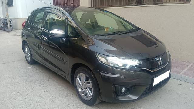 https://images10.gaadi.com/usedcar_image/3676170/original/img2916493__used_car_2916493_1700220386.jpg?imwidth=6400