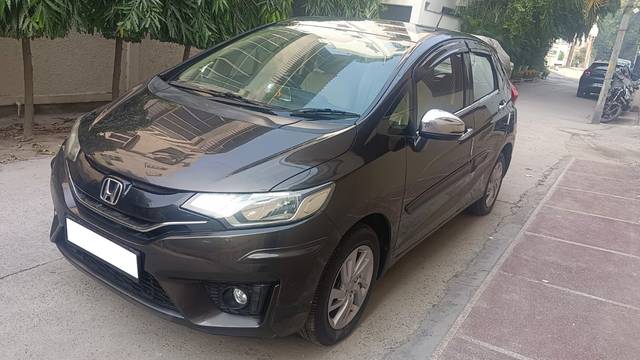 https://images10.gaadi.com/usedcar_image/3676170/original/img2916493__used_car_2916493_1700220395.jpg?imwidth=6401