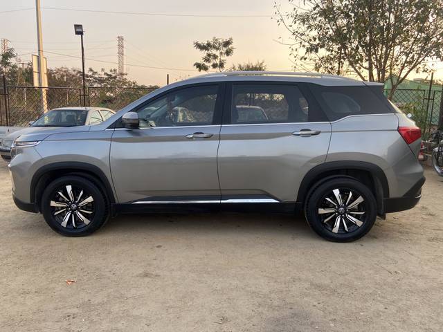 https://images10.gaadi.com/usedcar_image/3676209/original/img2916518__usedcar_img_1976_1__2021700221210_1700221260.jpg?imwidth=6402