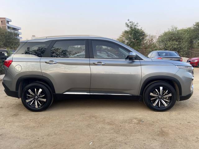 https://images10.gaadi.com/usedcar_image/3676209/original/img2916518__usedcar_img_1990_2021700221210_1700221260.jpg?imwidth=6401