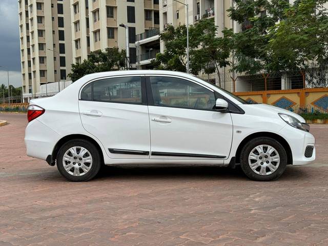 https://images10.gaadi.com/usedcar_image/3676254/original/processed_img2916552__used_car_2916552_1700222992.jpg?imwidth=6401