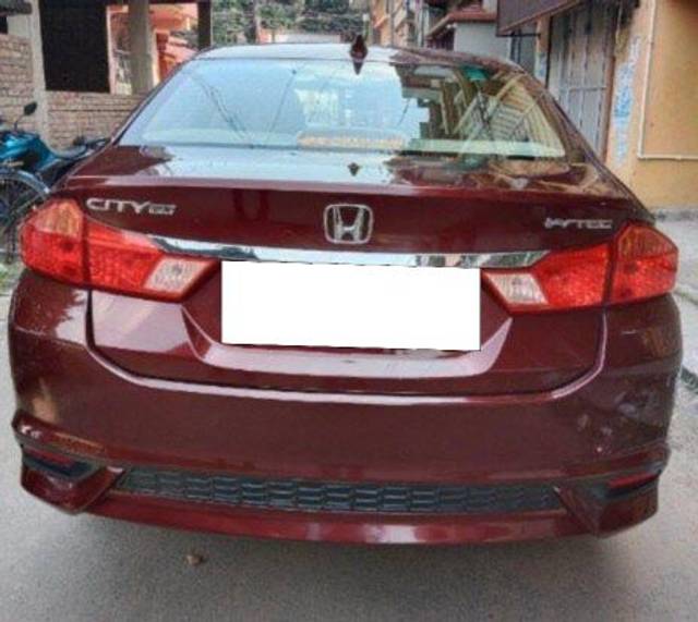 https://images10.gaadi.com/usedcar_image/3676258/original/processed_img2916553__used_car_2916553_1700223092.jpg?imwidth=6402