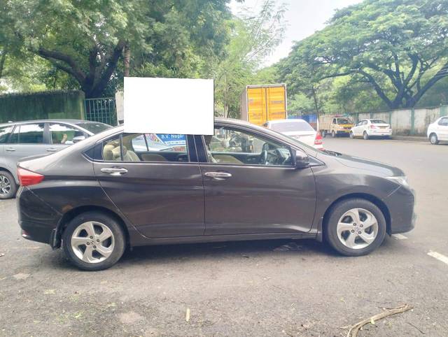 https://images10.gaadi.com/usedcar_image/3676280/original/processed_img2916566__usedcar_tn09cd0424_17__2916566_1700224079.jpeg?imwidth=6401