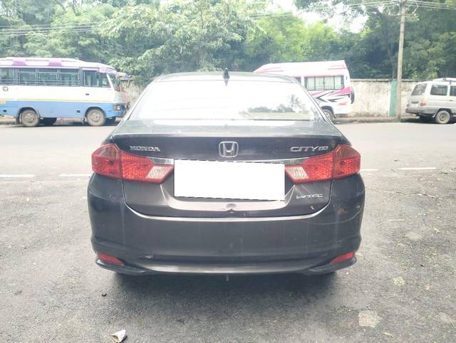 https://images10.gaadi.com/usedcar_image/3676280/original/processed_img2916566__usedcar_tn09cd0424_7__2916566_1700224079.jpeg?imwidth=6402
