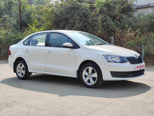 https://images10.gaadi.com/usedcar_image/3676284/original/processed_img2916567__used_car_2916567_1700224009.jpg?imwidth=6400