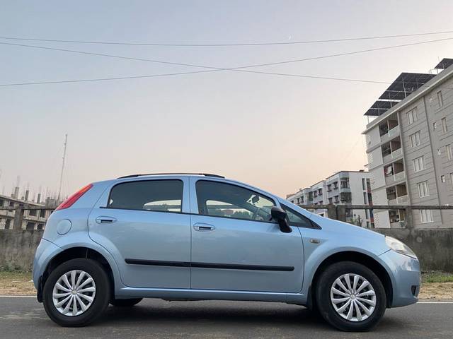 https://images10.gaadi.com/usedcar_image/3676324/original/img2916591__used_car_2916591_1700225020.jpg?imwidth=6401