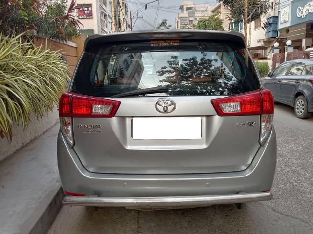 https://images10.gaadi.com/usedcar_image/3676485/original/processed_img2916681__used_car_2916681_1700228951.jpg?imwidth=6402