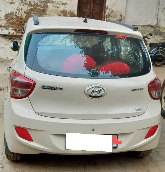 https://images10.gaadi.com/usedcar_image/3676503/original/processed_35393909-2a51-4dc7-a578-2c1d8ebd5057.jpg?imwidth=6401