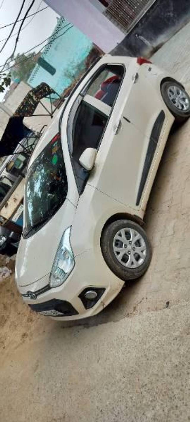 https://images10.gaadi.com/usedcar_image/3676503/original/processed_6b757a76-f618-44d6-95f2-3b2eac7bb68c.jpg?imwidth=6402