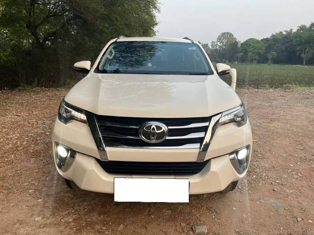 https://images10.gaadi.com/usedcar_image/3676551/original/processed_b3e41e46-0246-49a0-be68-596bf311d41f.jpg?imwidth=6400