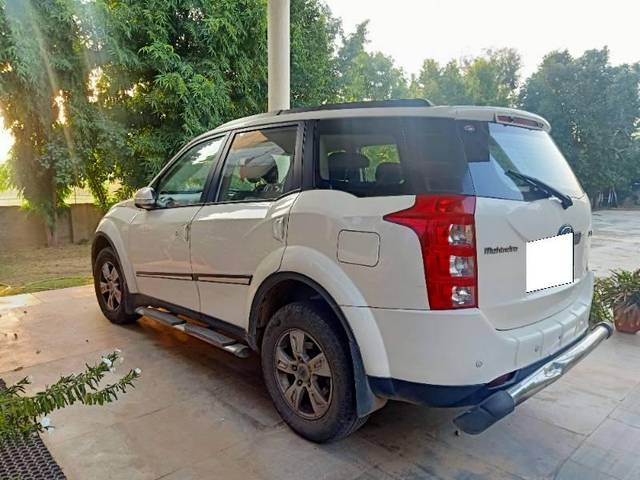 https://images10.gaadi.com/usedcar_image/3676598/original/processed_76277fb3-1809-41c8-a41a-384a17940207.jpg?imwidth=6401