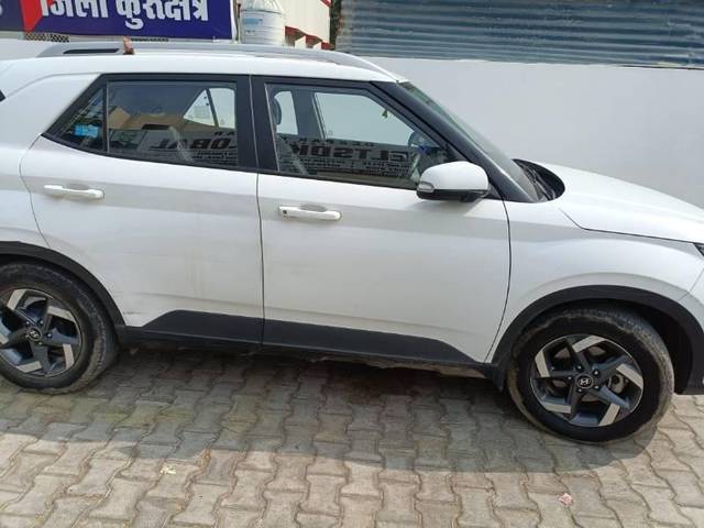 https://images10.gaadi.com/usedcar_image/3676708/original/processed_6a40e873-5b4a-41e8-a69f-9555a20b4e97.jpg?imwidth=6401