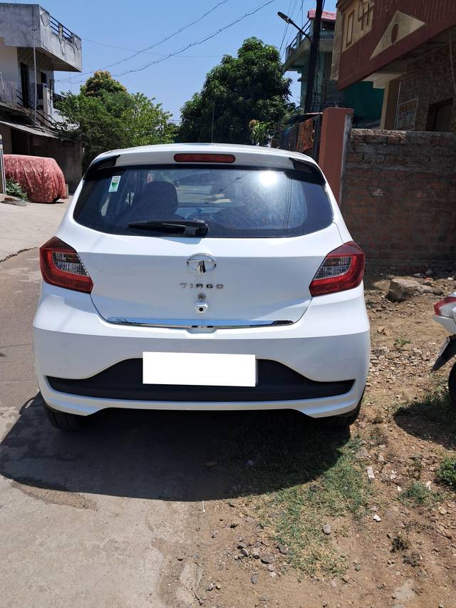 https://images10.gaadi.com/usedcar_image/3676831/original/processed_0c3ec074-bd18-46ea-98bb-3b3c4cfa9a47.jpg?imwidth=6401