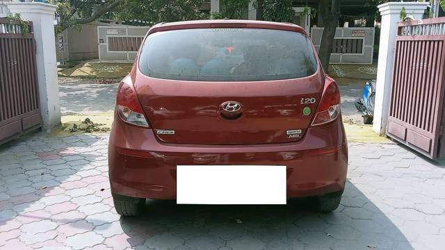 https://images10.gaadi.com/usedcar_image/3676875/original/processed_img2916736__usedcar_17_5701700268608_1700268635.jpeg?imwidth=6402