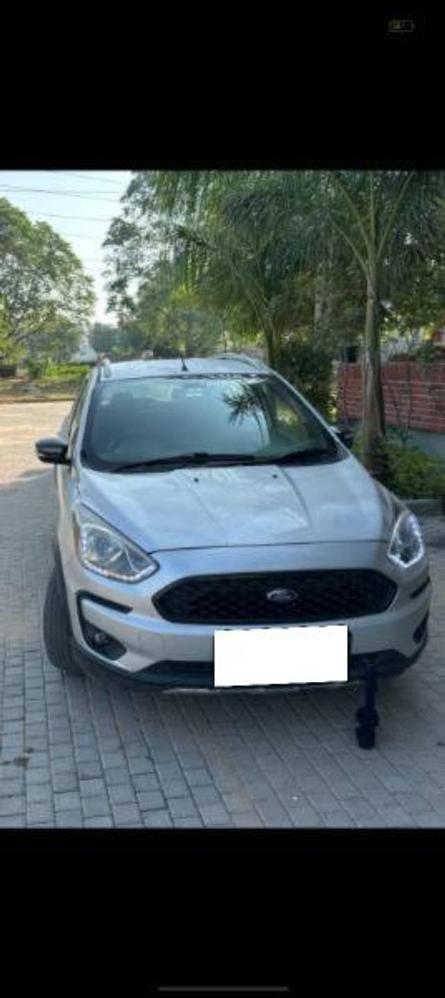 https://images10.gaadi.com/usedcar_image/3676916/original/processed_5d4bf60a-9297-48d5-afa8-e49027816d50.jpg?imwidth=6400