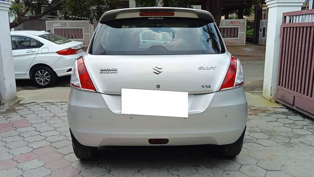 https://images10.gaadi.com/usedcar_image/3676935/original/processed_img2916741__usedcar_17_5701700276811_1700276843.jpeg?imwidth=6401
