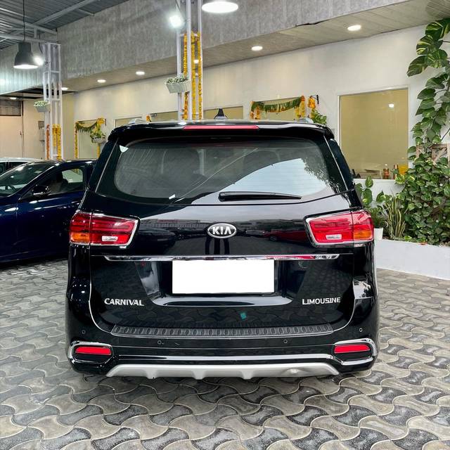 https://images10.gaadi.com/usedcar_image/3676978/original/processed_img2916753__used_car_2916753_1700280579.jpg?imwidth=6401
