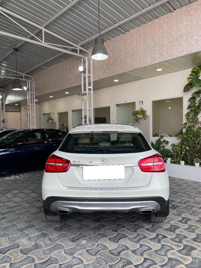 https://images10.gaadi.com/usedcar_image/3676981/original/processed_img2916754__used_car_2916754_1700280672.jpg?imwidth=6402