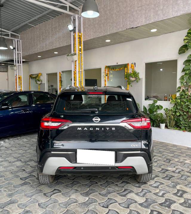 https://images10.gaadi.com/usedcar_image/3676987/original/processed_img2916757__used_car_2916757_1700280829.jpg?imwidth=6401