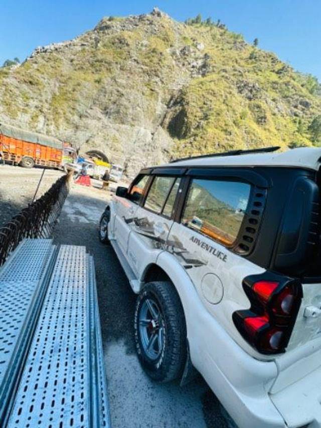 https://images10.gaadi.com/usedcar_image/3677021/original/processed_aa409056-7e0a-45e5-97d7-b53d1fdee5ff.jpeg?imwidth=6401